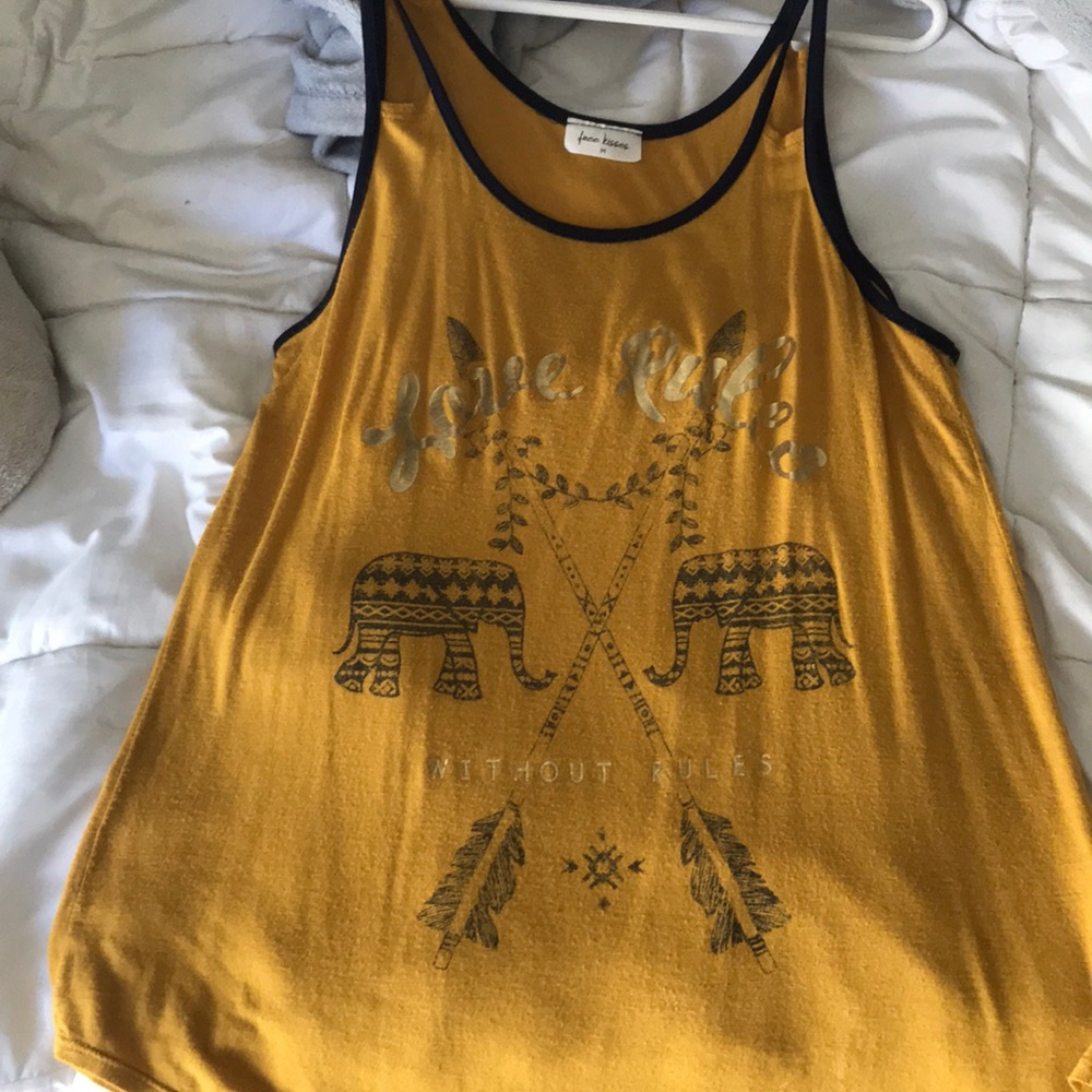 Free kisses elephant tank